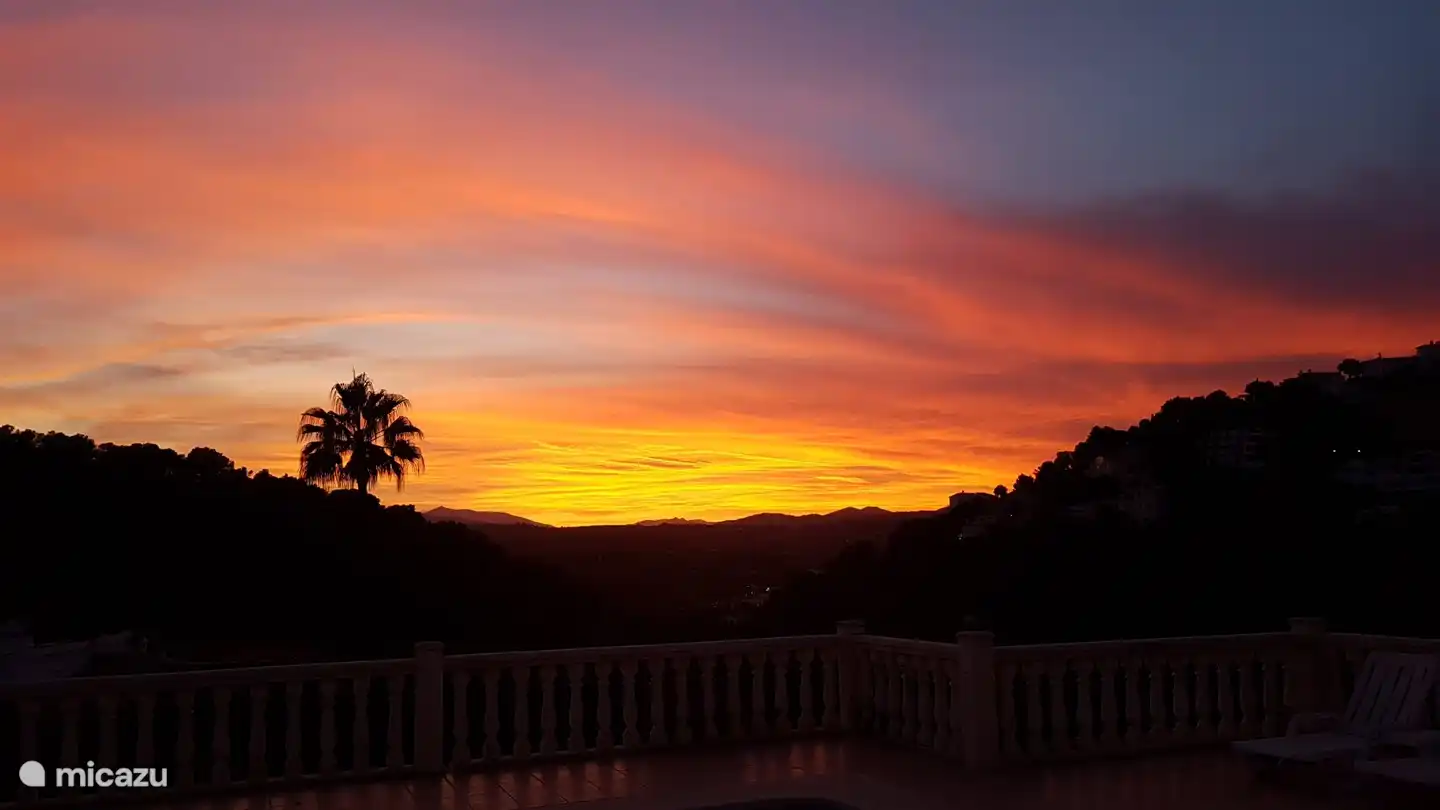Sonnenuntergang von der Terrasse