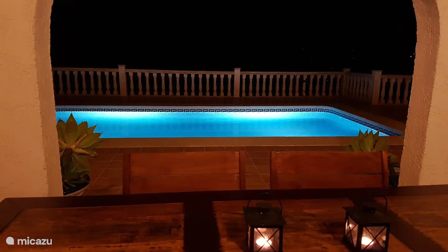 Schwimmbad mit Terrasse