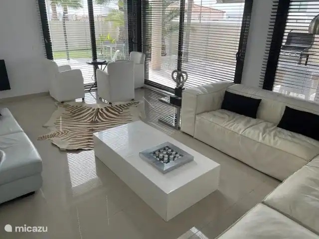 Wohnzimmer mit Essbereich