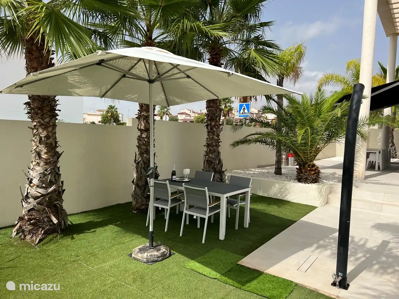 Loungebereich am Pool