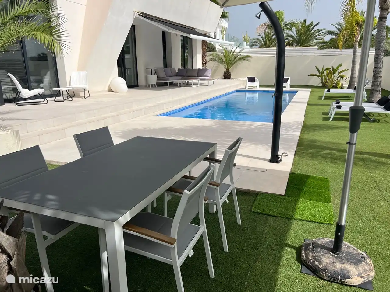 Lounge-Bereich, Schwimmbad