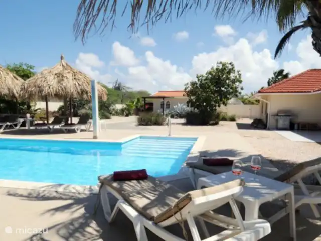 Villa Florida inclusief appartement huren in Aruba, Noord, Sabana Liber - villa pool