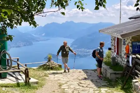 bergwandel routes met panoramische uitzichten
