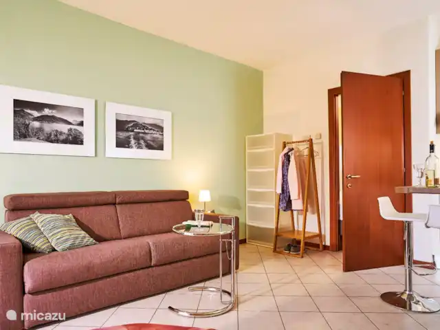 Le Quattro Stagioni Vue sur le lac  | Italie, Lac de Côme, Acquaseria - appartement partie du Vivant. Le canapé est facile à déplier en un canapé-lit confortable de 1,60 à 2,00 mètres. Vue sur le lac.