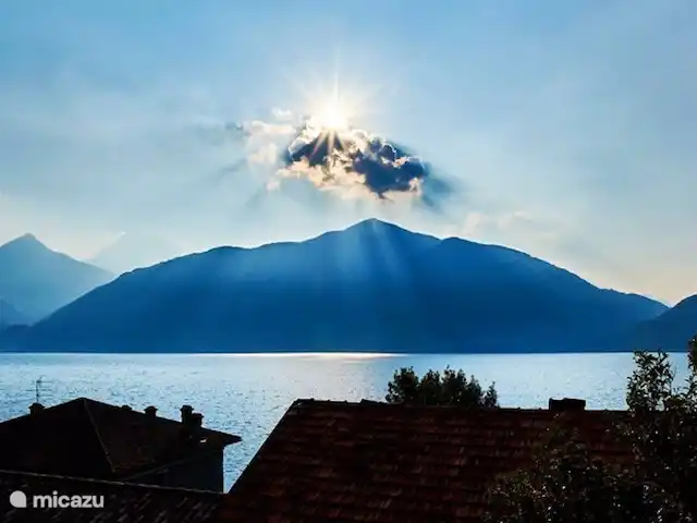 Le Quattro Stagioni Vue sur le lac  | Italie, Lac de Côme, Acquaseria - appartement Lever de soleil depuis le balcon et depuis le salon