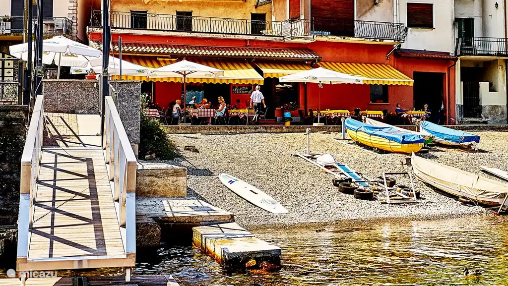 Restaurante / Pizzería con terraza junto al lago
Cerca de su apartamento
