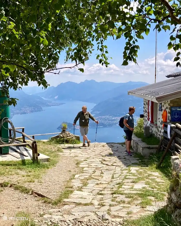 Rutas de senderismo bien señalizadas con vistas panorámicas