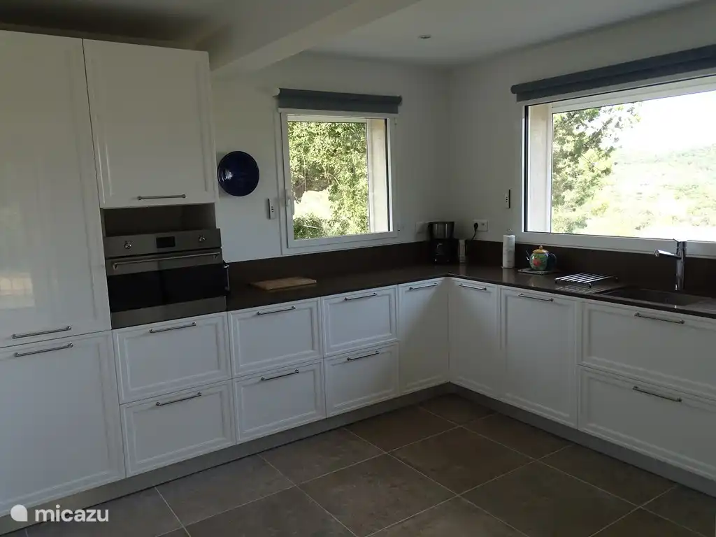 Die Küche mit allen Annehmlichkeiten