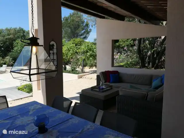 Villa Paranis | France, Côte d'Azur, Frejus - villa L'intérieur du joli pool house ombragé