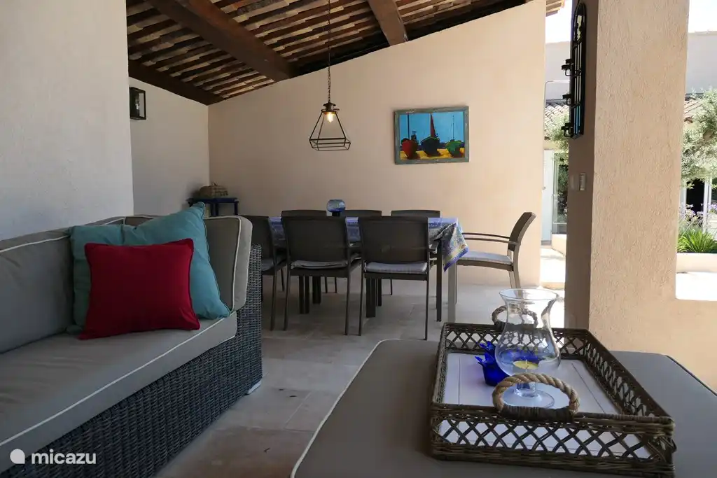 Faulenzen, essen und genießen im Poolhaus