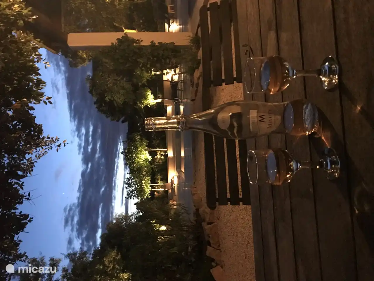 Genießen Sie die schönen Sommerabende bei einem Glas Rose