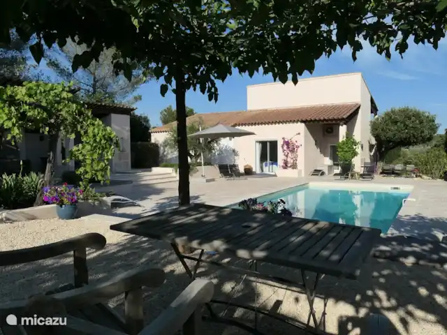 Villa Paranis | France, Côte d'Azur, Frejus - villa Le siège sous les mûriers, un parasol naturel