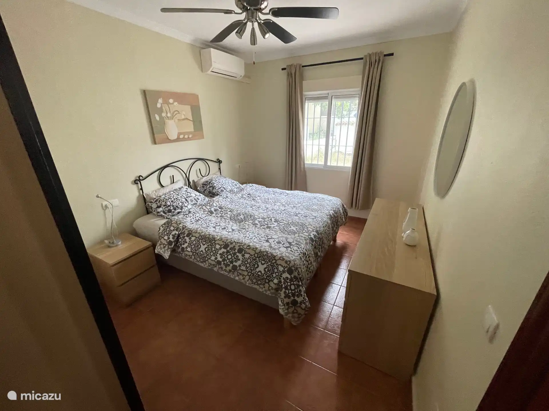 Dormitorio 1, con cama grande de 180 x 200 cm