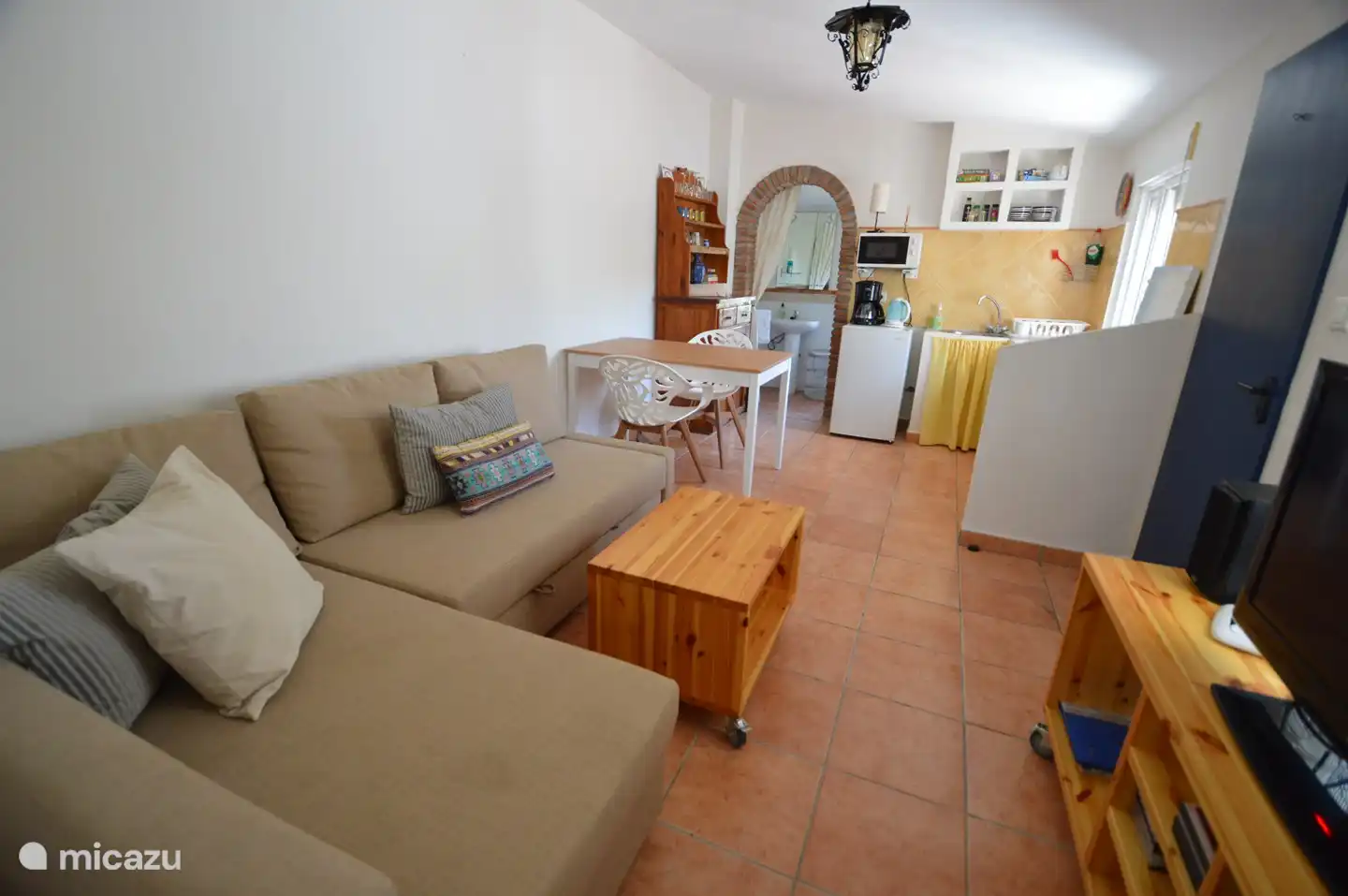 Casa de invitados - sal&#243;n con sof&#225; cama