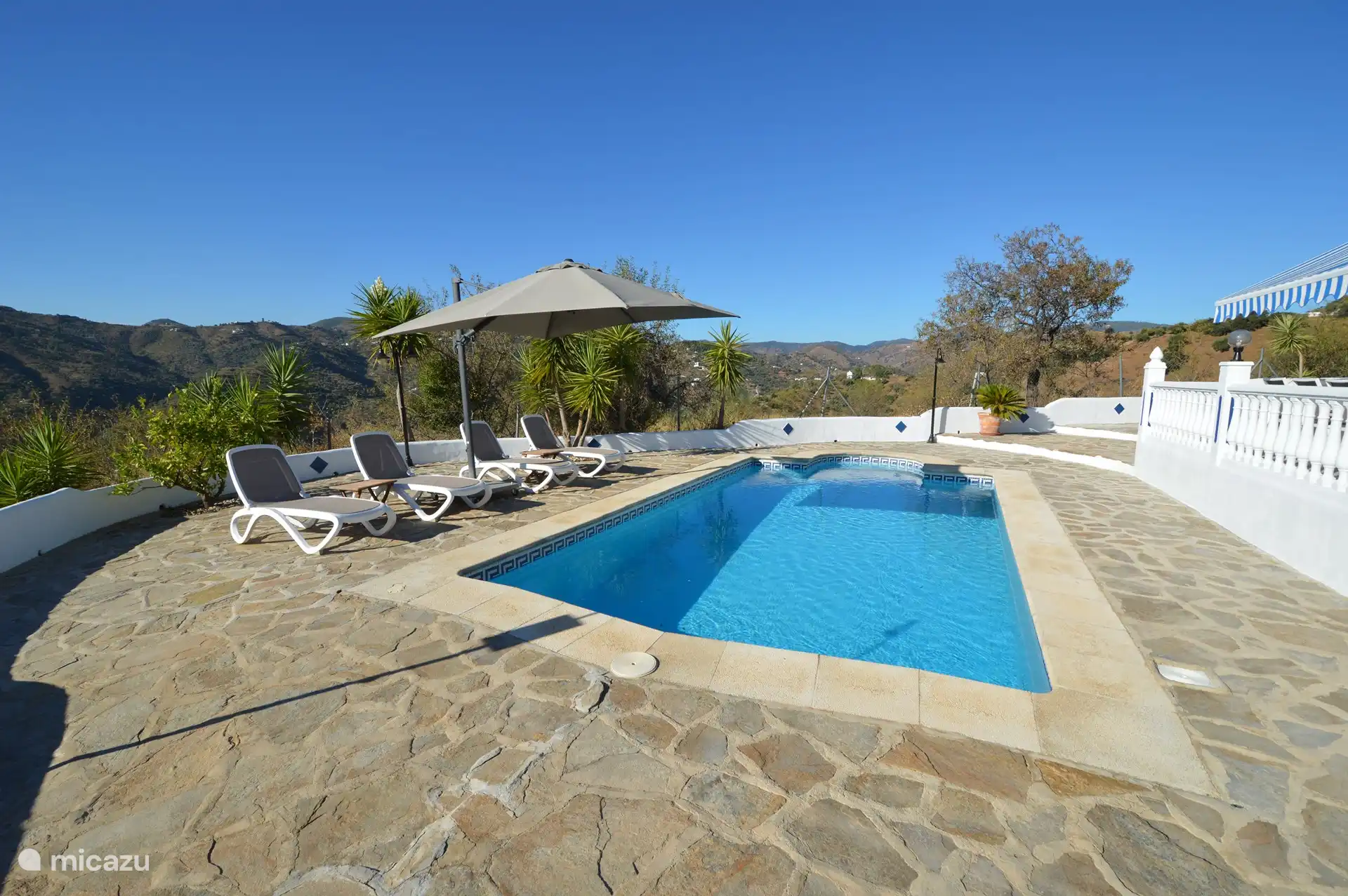 Vista despejada este-sur-oeste con toda privacidad (foto oeste).