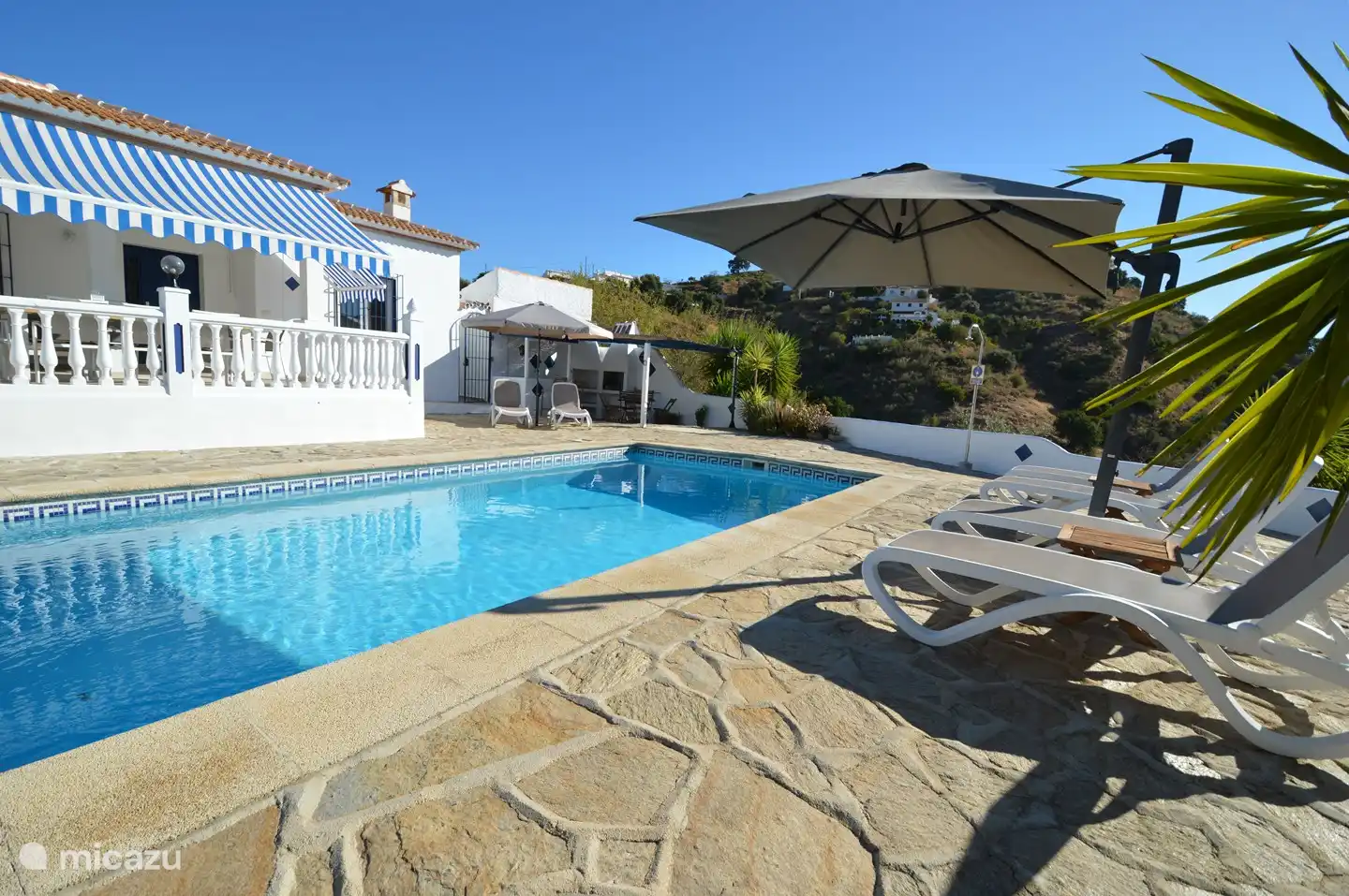 Amplia piscina climatizada y sin cloro (noreste)