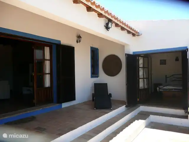 Maison d'Urzé | Portugal, Algarve, Alcantarilha - villa Véranda avec porte-patio du salon et de la chambre des maîtres