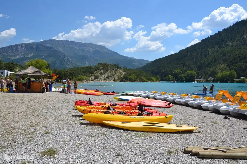 Chambre confortable avec beaucoup d'espace de rangement