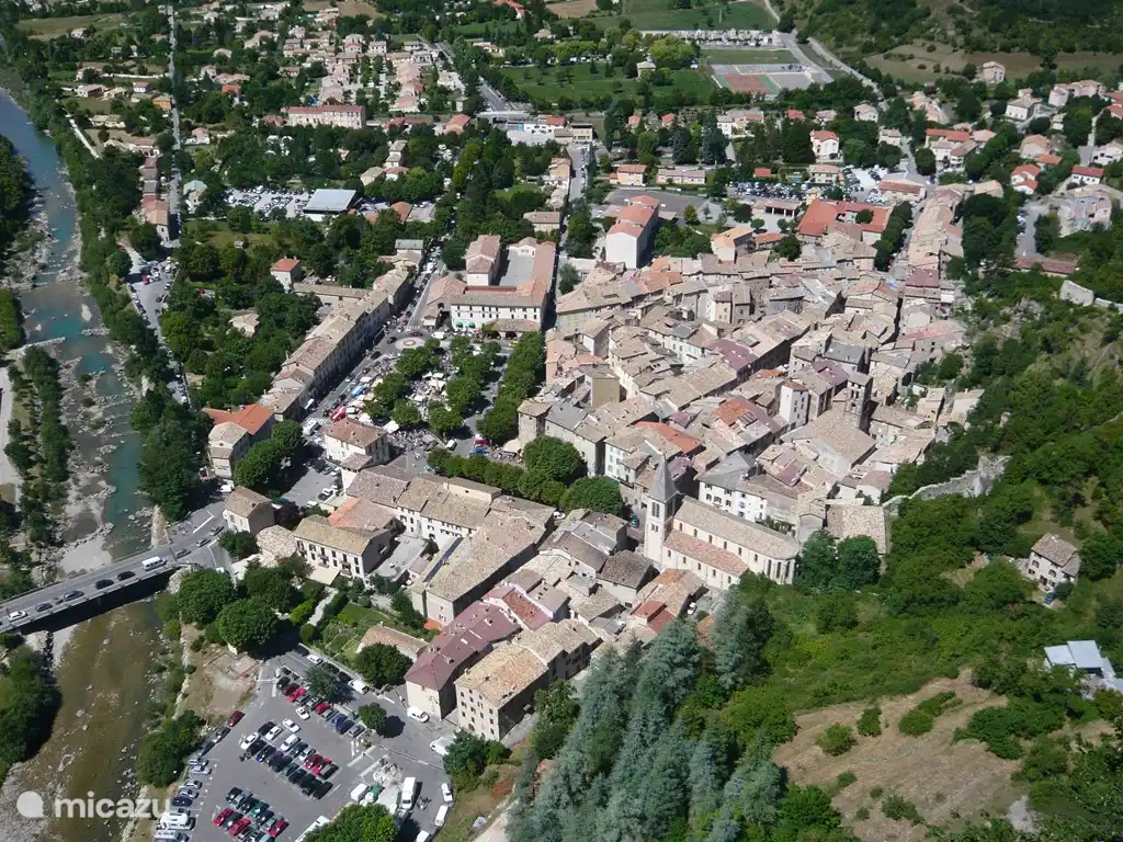Castellane, vu de la 'Roque' (le rocher qui 'veille' sur Castellane.