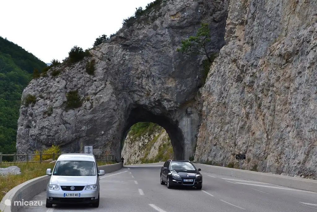 Plusieurs tunnels pour couper à travers les montagnes