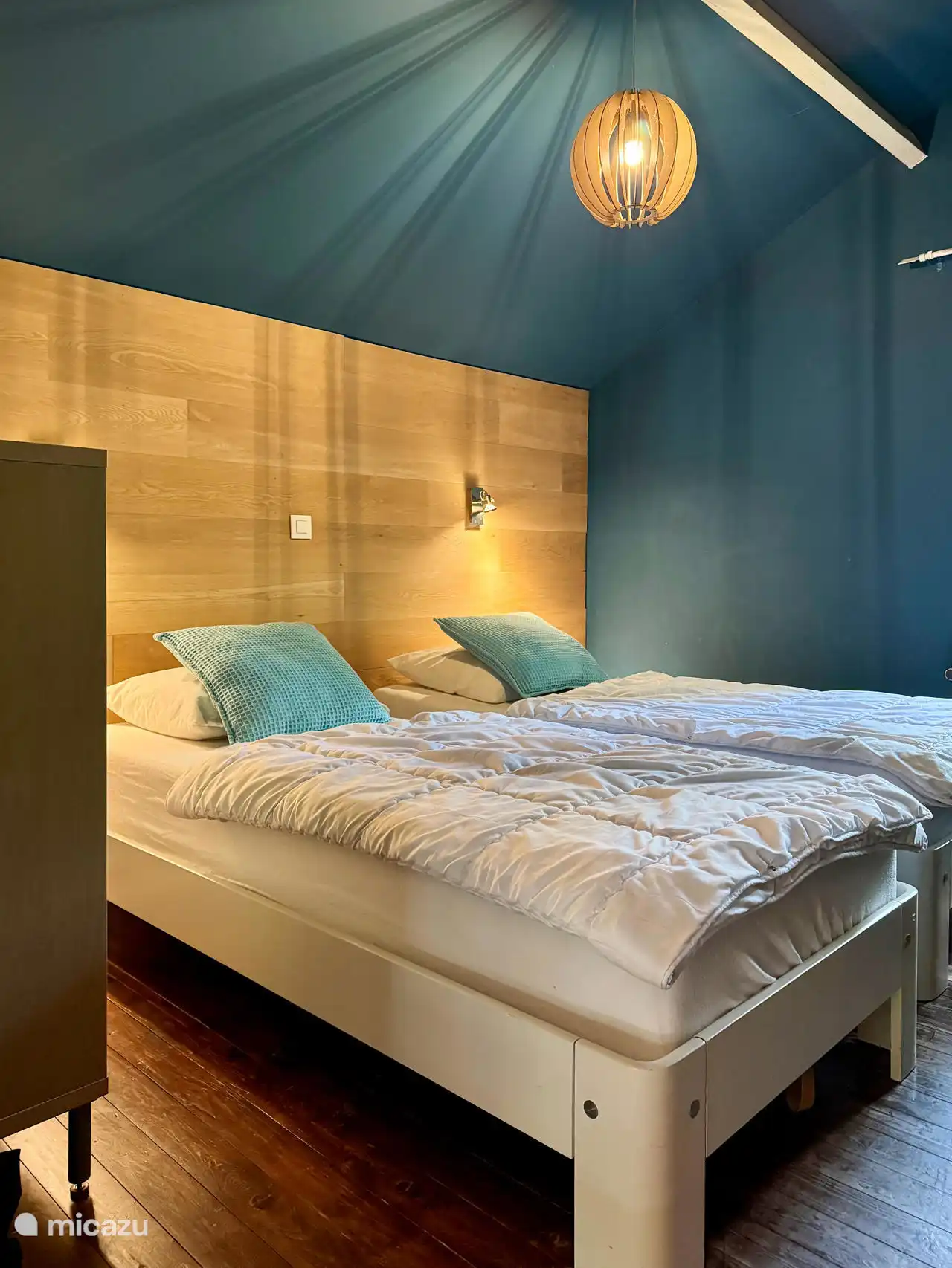 2e Slaapkamer met 2 losse bedden.