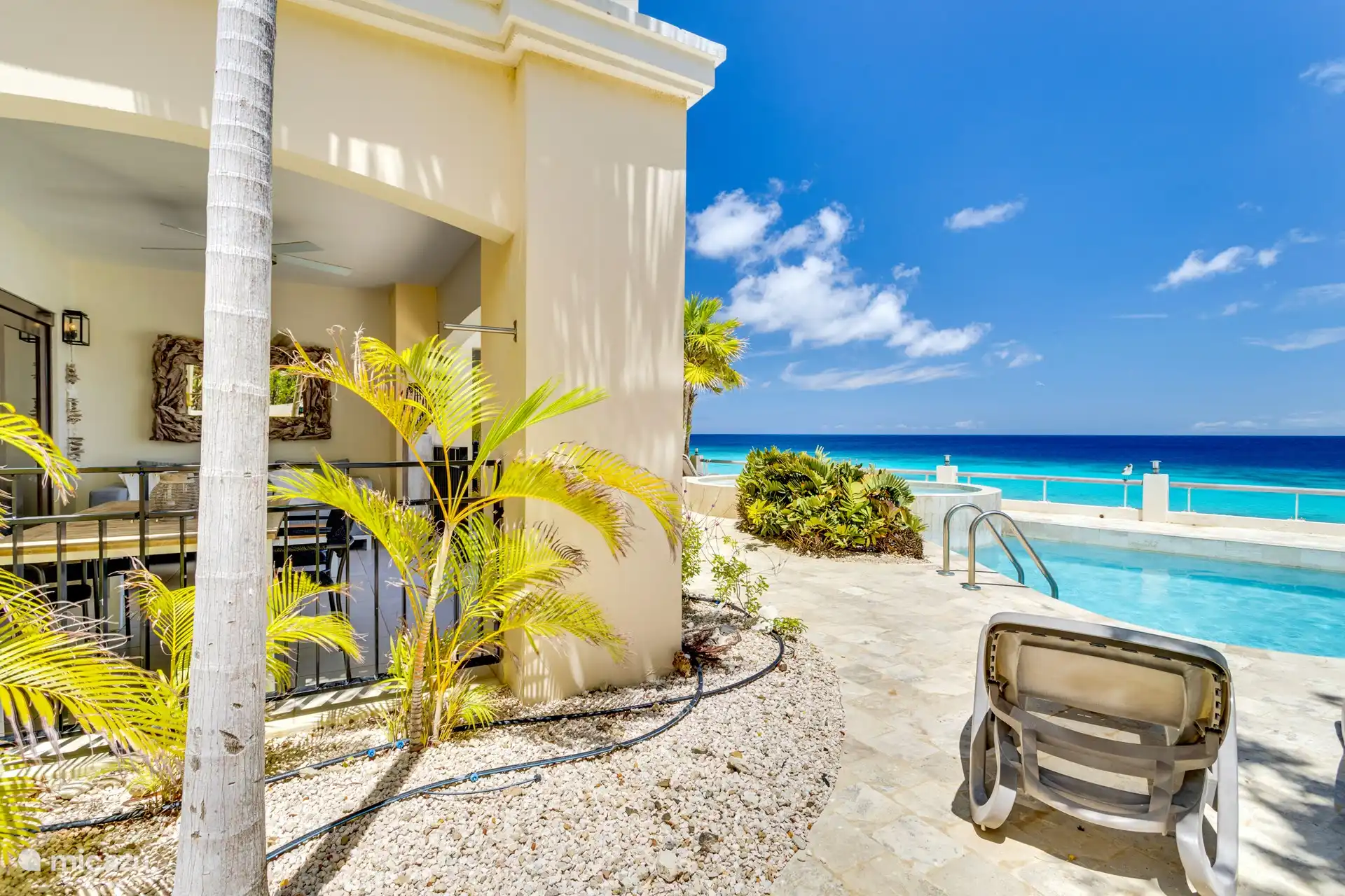 Closed passage next to the complex 