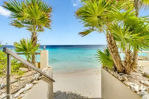 Access to the sandy beach 