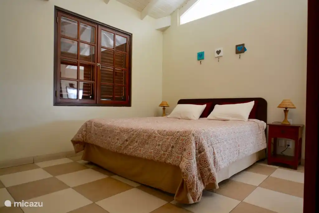 ¡El dormitorio 1 tiene aire acondicionado inverter y un ventilador de techo!