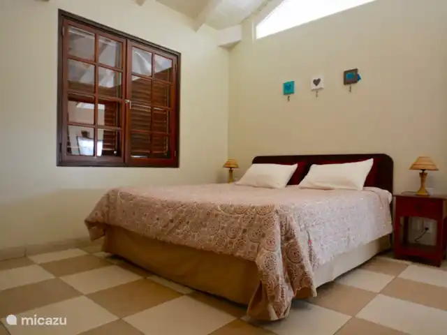 V.I.P. Blue Bay Beach Villa | Curaçao, Curaçao-Centre, Blue Bay - villa La chambre 1 a la climatisation inverseur et un ventilateur de plafond !
