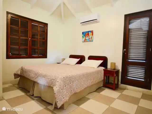 V.I.P. Blue Bay Beach Villa | Curaçao, Curaçao-Centre, Blue Bay - villa La chambre 2 a la climatisation inverseur et un ventilateur de plafond !