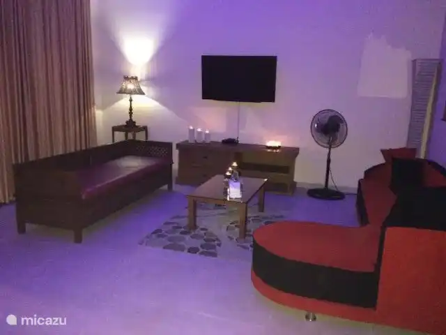 Fietsen, Indonesië, Java, Yogyakarta, villa Villa Rosseno Tuticat grote huiskamer