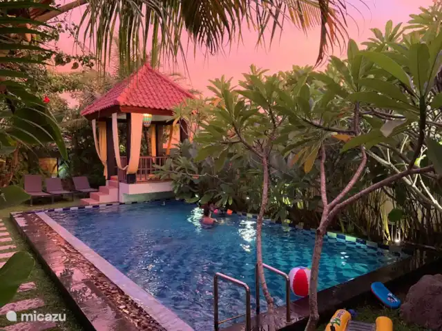 Fietsen, Indonesië, Java, Yogyakarta, villa Villa Rosseno Tuticat sunset
