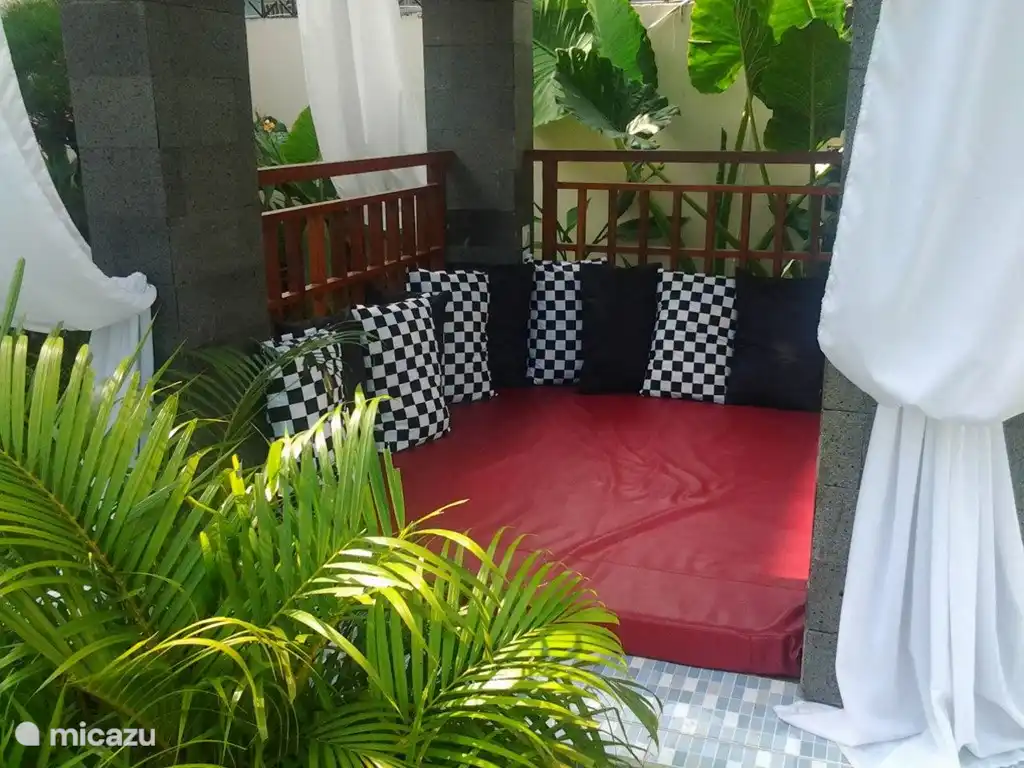 Entspannen Sie sich im Pavillon als