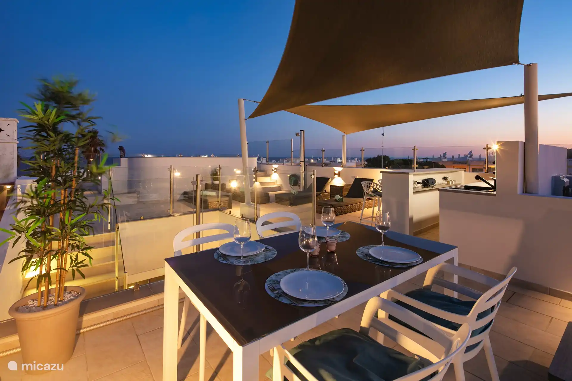 Cenar en la terraza de la azotea