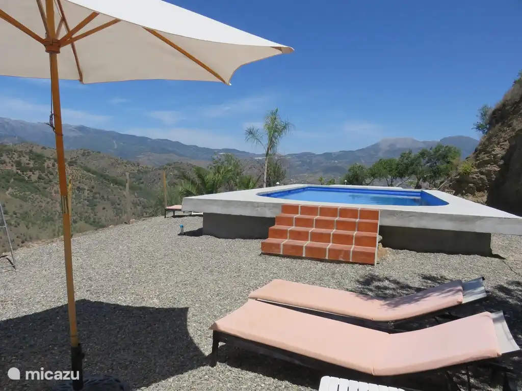 Relaxen bij het zwembad!