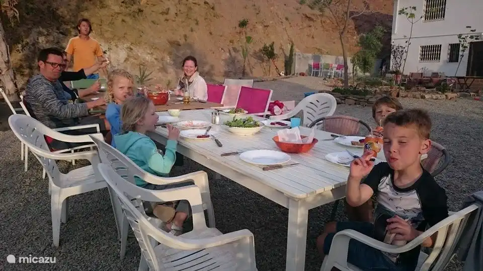 Gezellig met z´n allen eten!