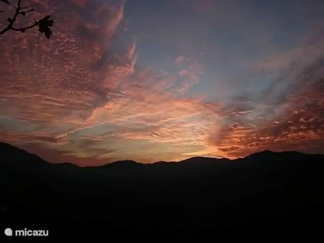 Groupes Nido Aguila Blanca | Espagne, Andalousie, Guaro - maison de vacances Profitez d'un magnifique coucher de soleil sur votre terrasse.