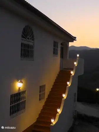 De trap naar de receptie.