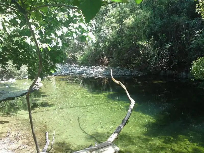Rio verde op ongeveer een half uur rijden van La Molineta. Hier staat het hele jaar genoeg water in om te zwemmen.