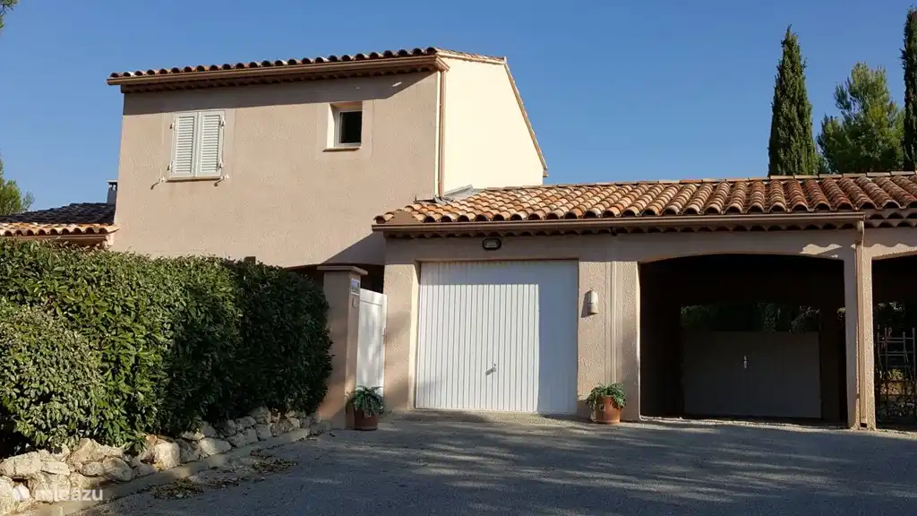 L'Huveaune with carport