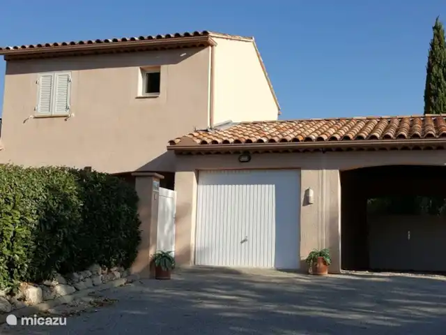 L'Huveaune | France, Var, Nans-les-Pins - villa l'Huveaune avec carport