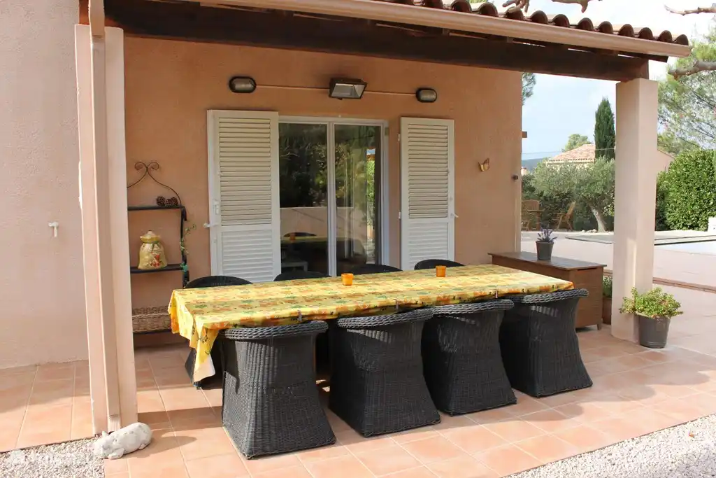 Covered terrace rear