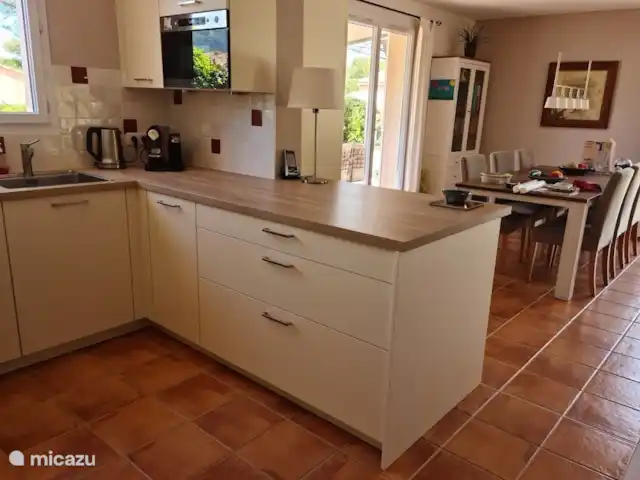 L'Huveaune | France, Var, Nans-les-Pins - villa cuisine