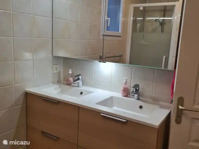 L'Huveaune | France, Var, Nans-les-Pins - villa Salle de bain premier étage