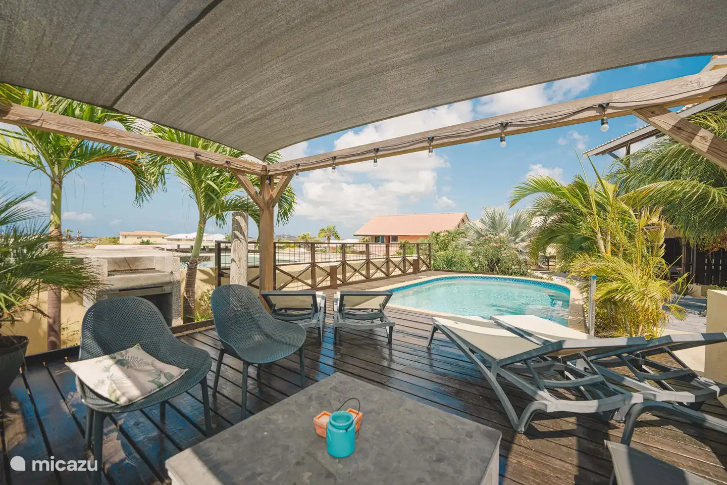 Deels overdekt pooldek