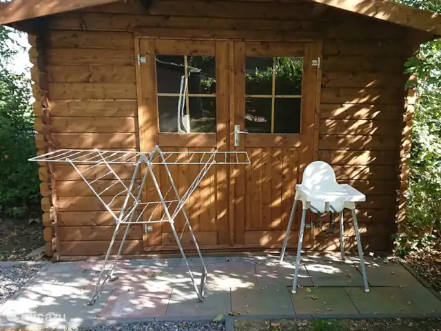 Boekhorst Hackfort | Pays-Bas, Limbourg, Echt-Susteren - maison de vacances Grange avec, entre autres, un étendoir, une chaise haute et des coussins pour les chaises de jardin. Verrouillable, peut également être utilisé pour un vélo.
