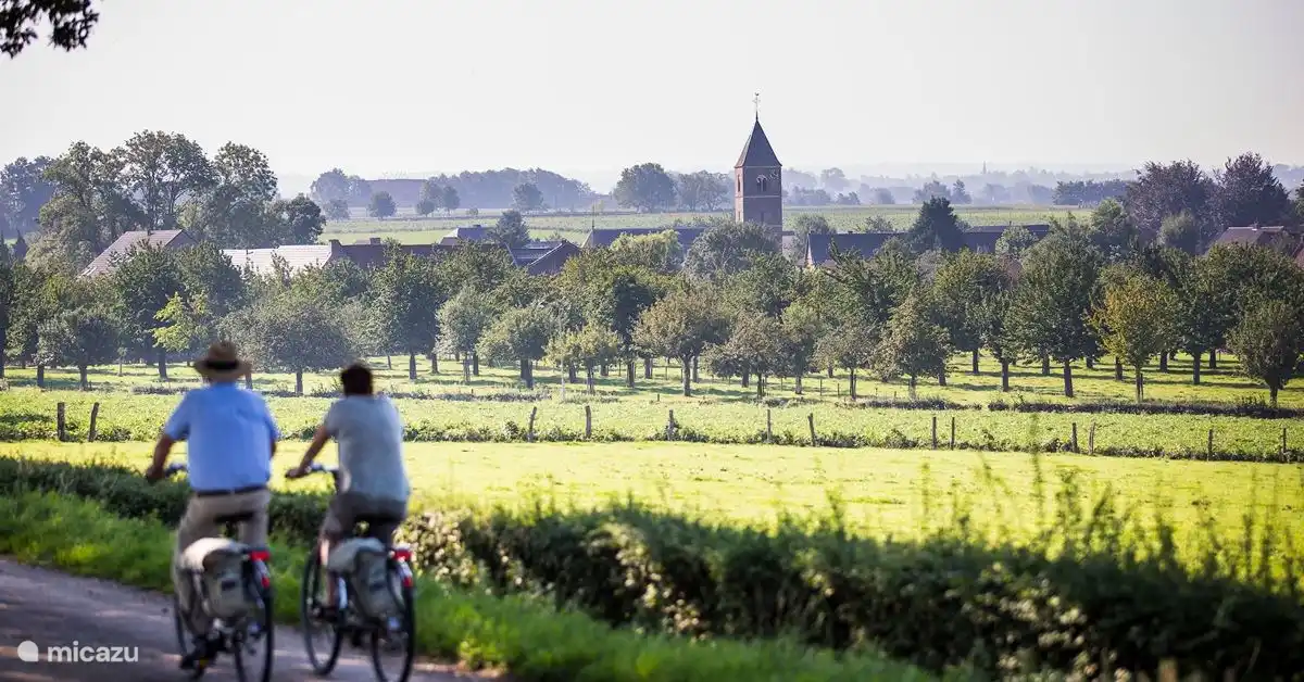 In de buurt glooiend fietsen en op 35 km van het parcours van de Amstel GoldRace.