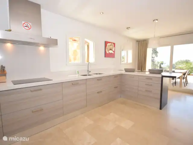 Esta Ojo Azul en España, Costa Brava, Santa Cristina d'Aro - villa Cocina