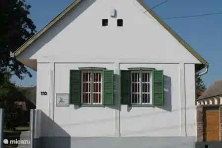 Vakantiehuis Hongarije, Baranya, Véménd vakantiehuis De witte wasbeer 1/ Feher Mosomedve Voorkant