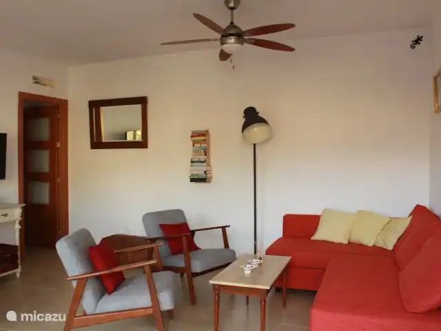 vakantiehuis huren in Spanje, Costa Tropical, Almuñécar – Casa Encontrada woonkamer met slaapbank en smart tv